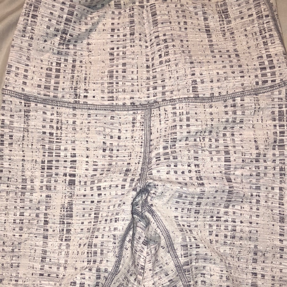 Wunder under woven crop  size 6 LULULEMON discontinued